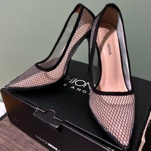 TRANSPARENT FASHION NOVA PUMP HEEL